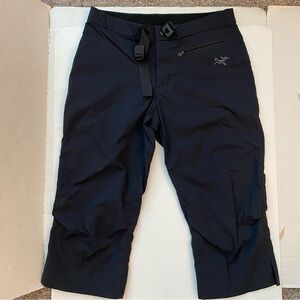 Women’s Arc’teryx crop capri pants belt Size 4 black